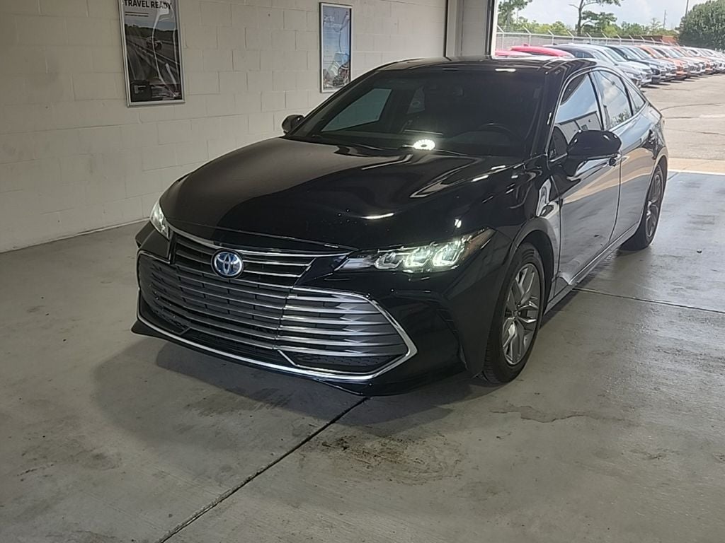2022 Toyota Avalon Hybrid XLE Plus