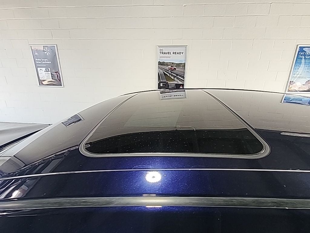 2022 Toyota Avalon Hybrid XLE Plus