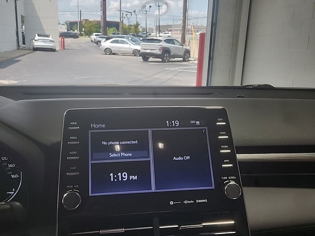 2022 Toyota Avalon Hybrid XLE Plus