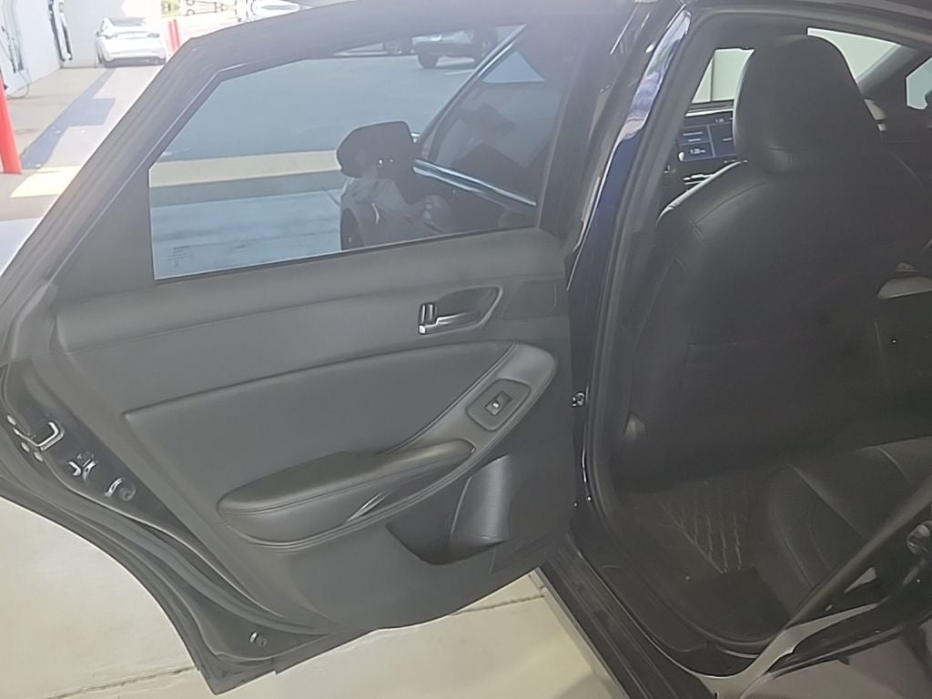 2022 Toyota Avalon Hybrid XLE Plus