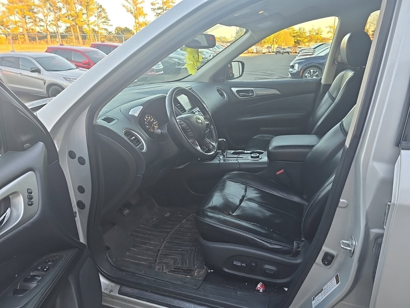 2017 Nissan Pathfinder SL