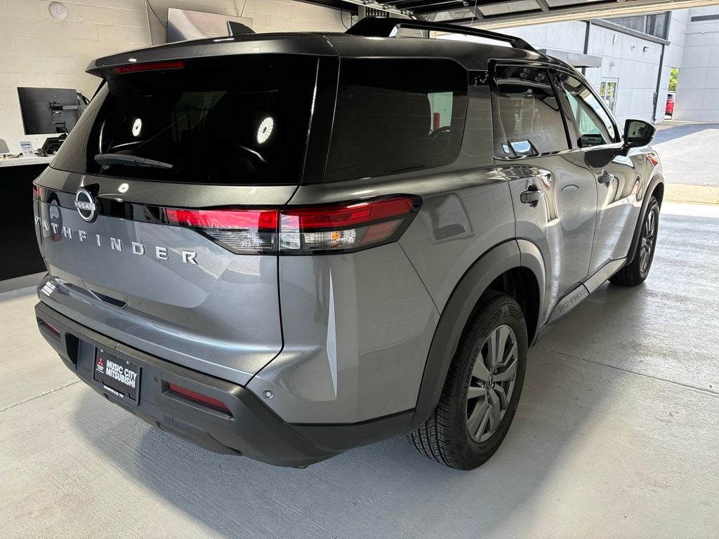 2025 Nissan Pathfinder SV
