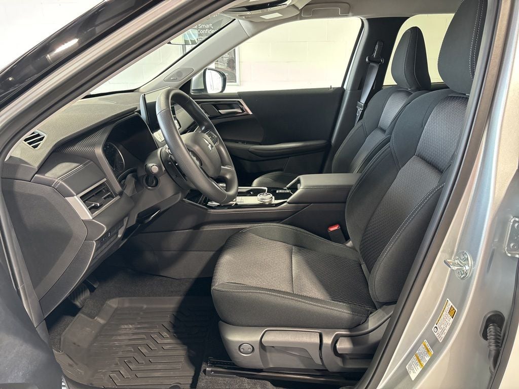 2026 Mitsubishi Outlander ES