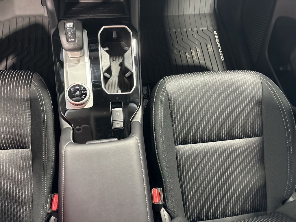 2026 Mitsubishi Outlander ES