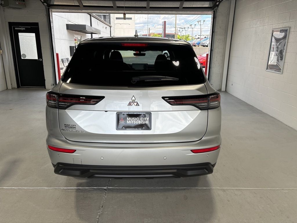 2026 Mitsubishi Outlander ES
