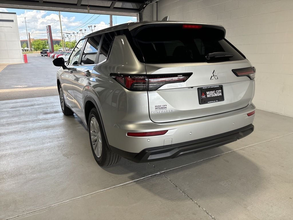 2026 Mitsubishi Outlander ES