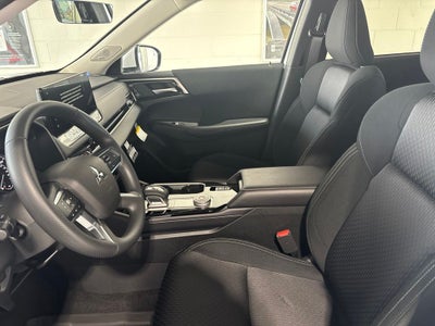 2026 Mitsubishi Outlander ES