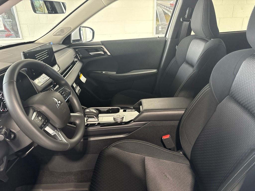 2026 Mitsubishi Outlander ES