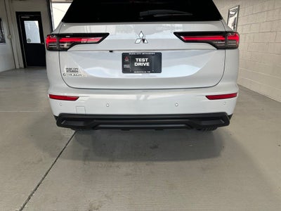 2026 Mitsubishi Outlander ES