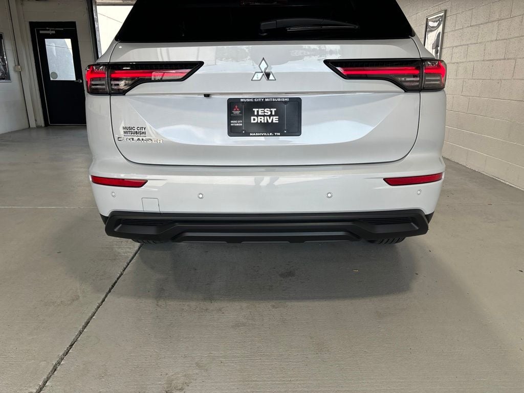 2026 Mitsubishi Outlander ES