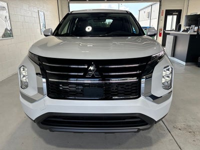 2026 Mitsubishi Outlander ES