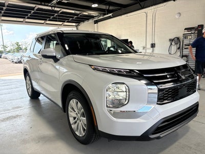 2026 Mitsubishi Outlander ES