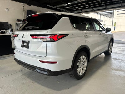 2026 Mitsubishi Outlander ES