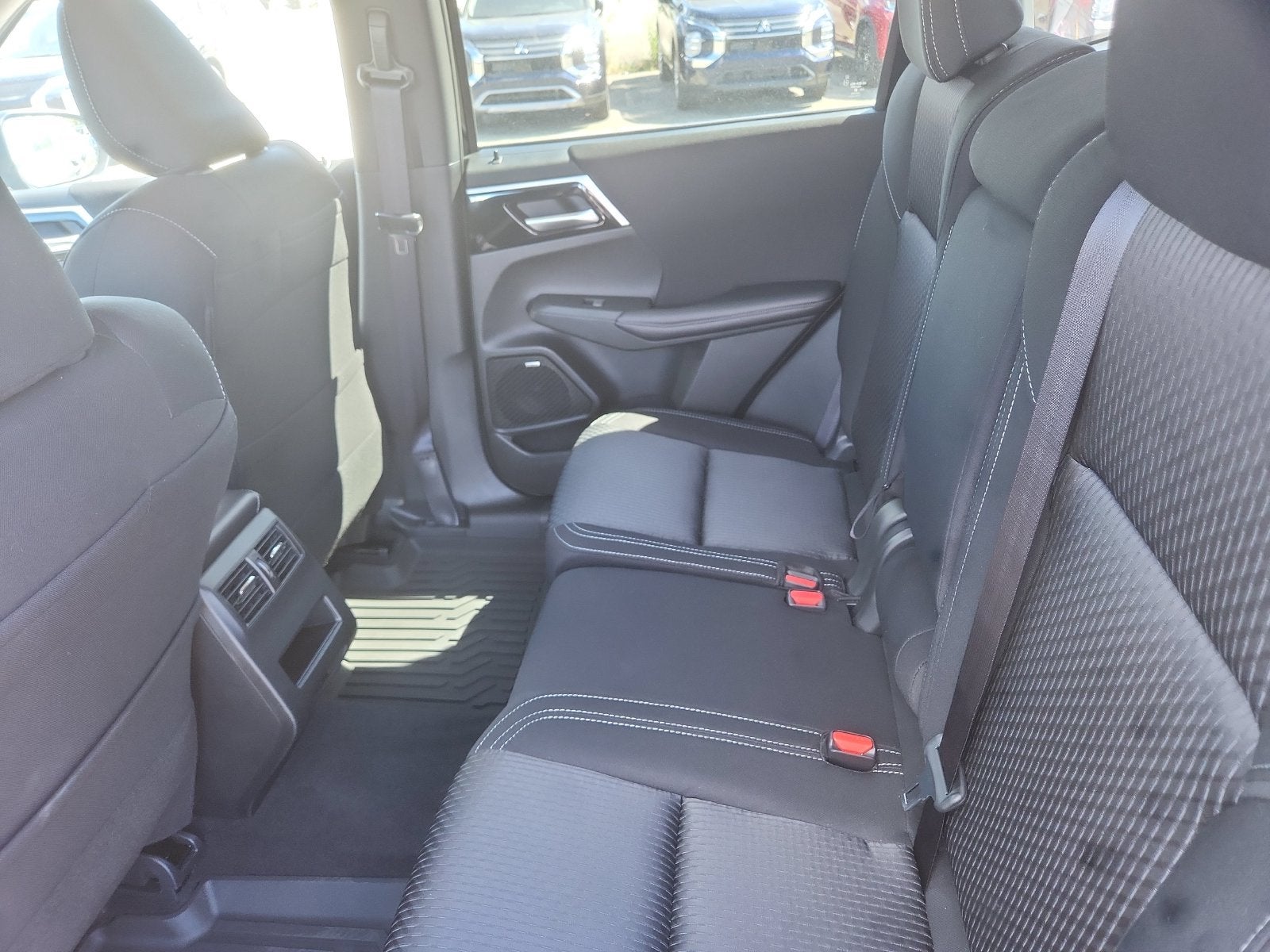 2026 Mitsubishi Outlander ES