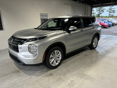 2026 Mitsubishi Outlander ES