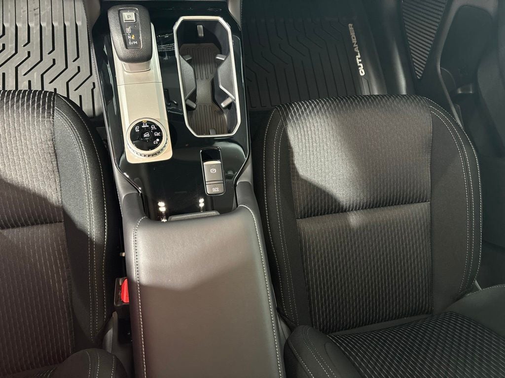 2026 Mitsubishi Outlander ES