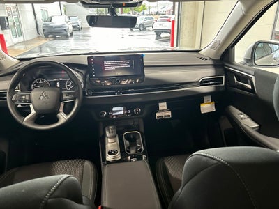 2026 Mitsubishi Outlander ES