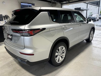 2026 Mitsubishi Outlander ES