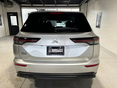 2026 Mitsubishi Outlander ES