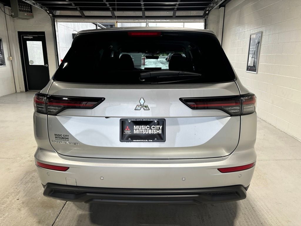 2026 Mitsubishi Outlander ES