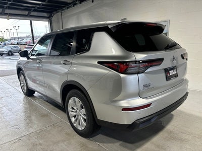 2026 Mitsubishi Outlander ES