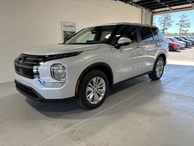 2026 Mitsubishi Outlander ES