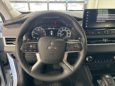 2026 Mitsubishi Outlander ES