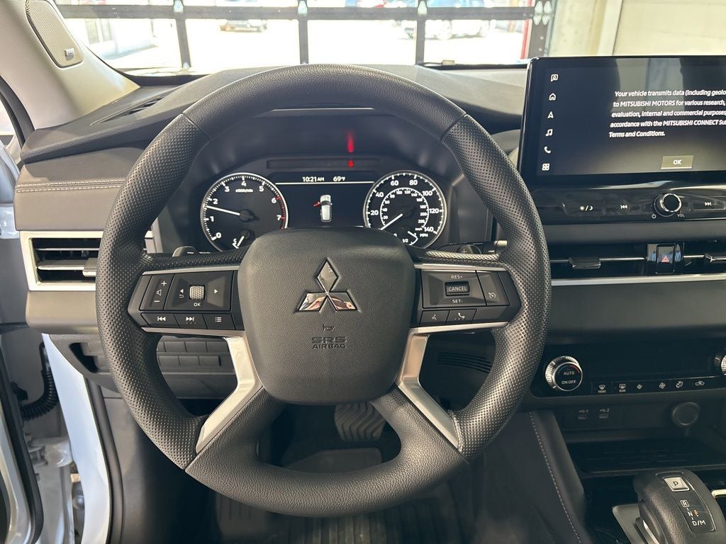 2026 Mitsubishi Outlander ES