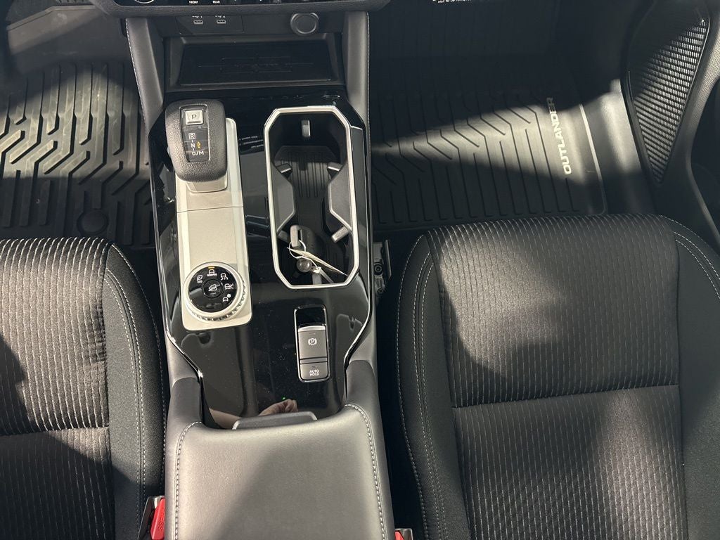 2026 Mitsubishi Outlander ES