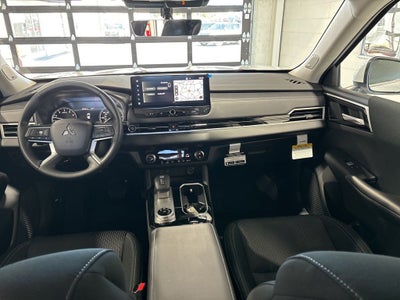 2026 Mitsubishi Outlander ES