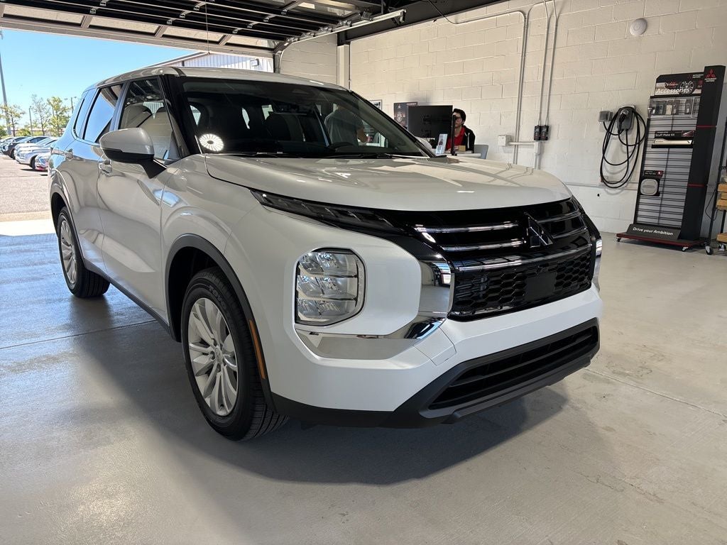 2026 Mitsubishi Outlander ES