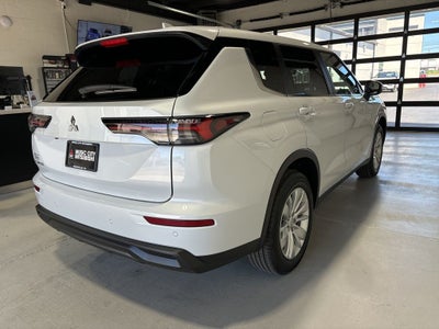 2026 Mitsubishi Outlander ES