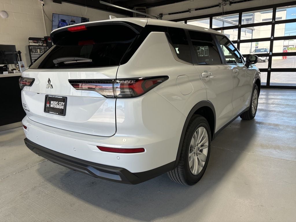 2026 Mitsubishi Outlander ES