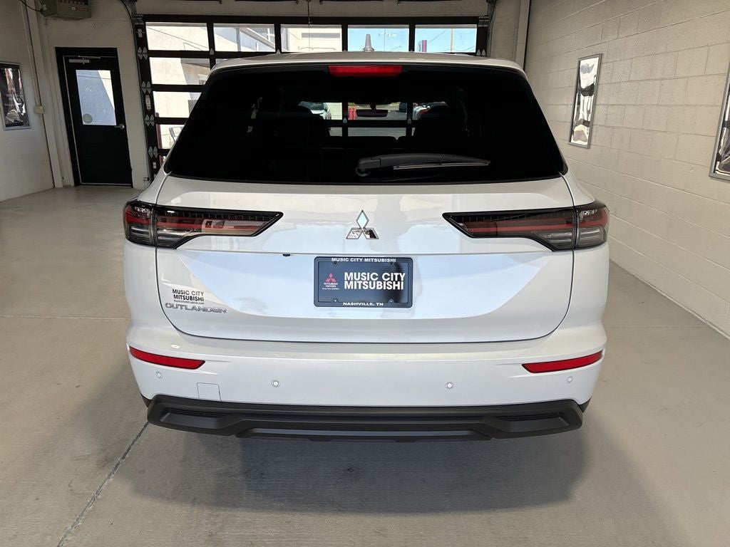 2026 Mitsubishi Outlander ES