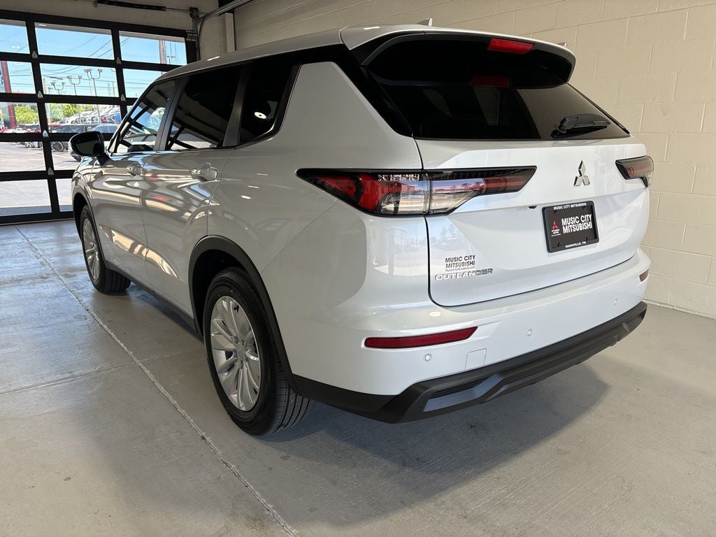 2026 Mitsubishi Outlander ES