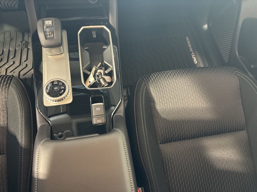 2026 Mitsubishi Outlander ES