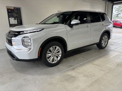 2026 Mitsubishi Outlander ES