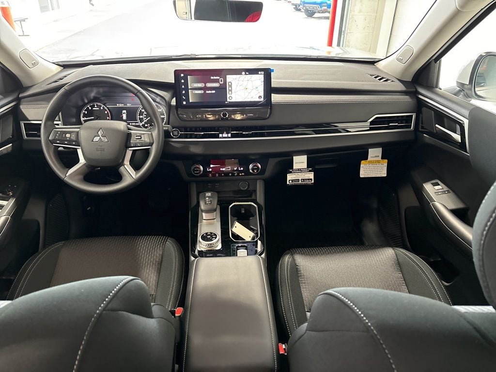 2026 Mitsubishi Outlander ES