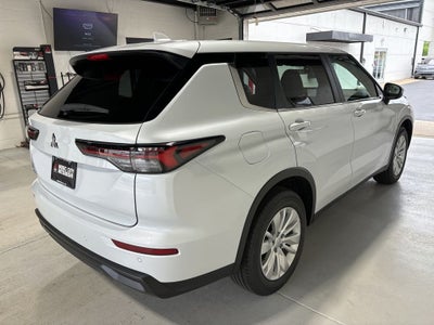 2026 Mitsubishi Outlander ES