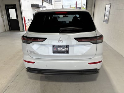 2026 Mitsubishi Outlander ES