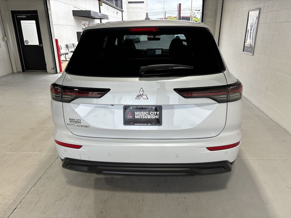 2026 Mitsubishi Outlander ES