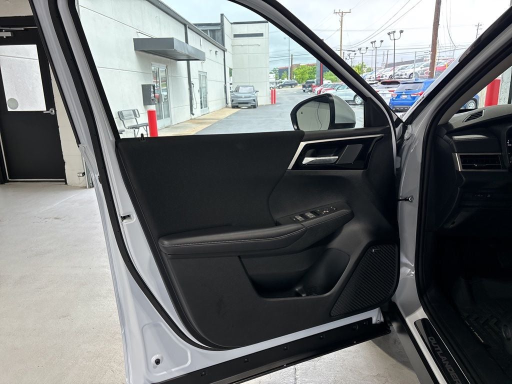 2026 Mitsubishi Outlander ES
