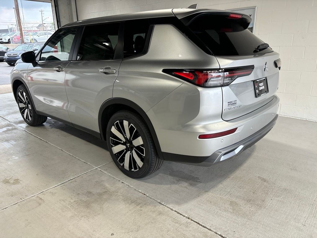 2026 Mitsubishi Outlander SE