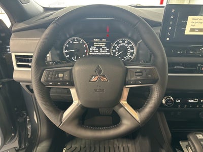 2026 Mitsubishi Outlander LE