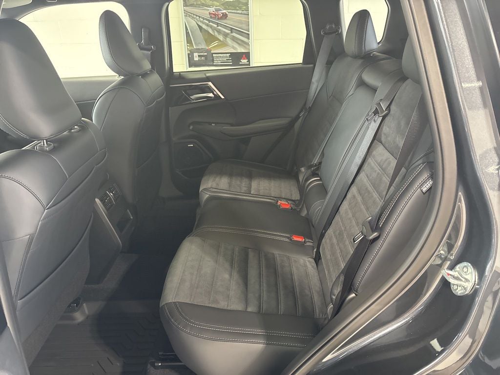 2026 Mitsubishi Outlander LE