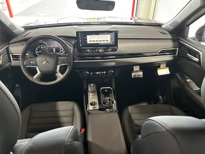 2026 Mitsubishi Outlander LE