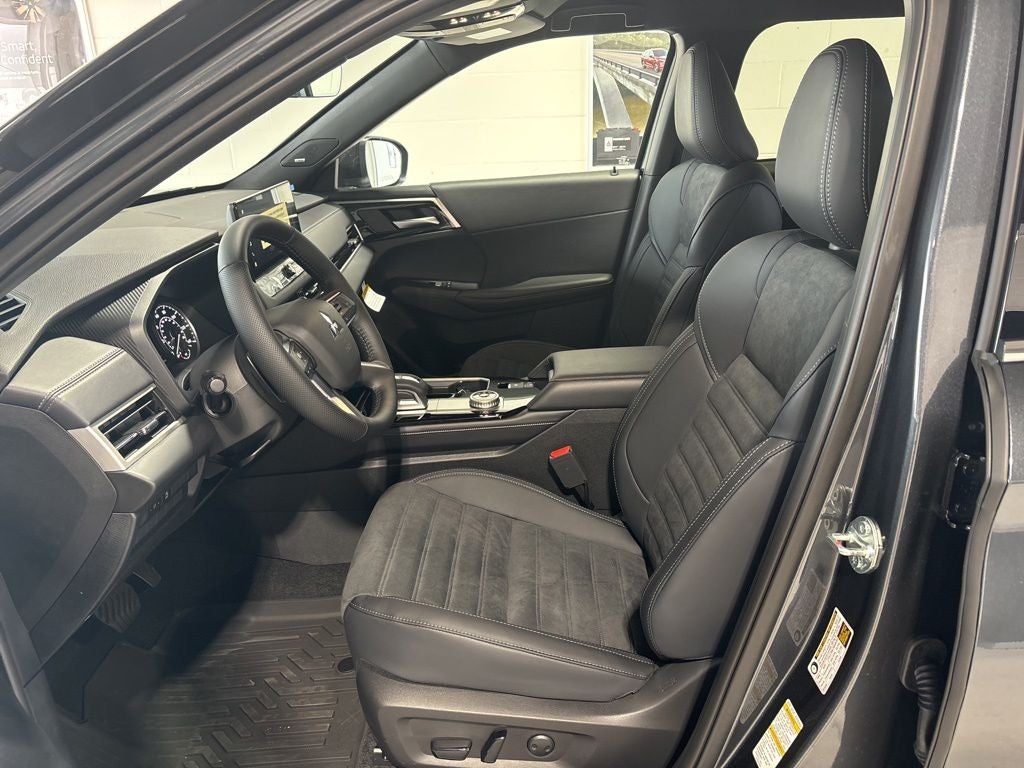 2026 Mitsubishi Outlander LE