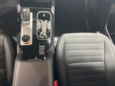 2026 Mitsubishi Outlander LE