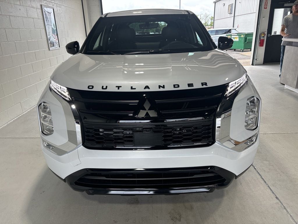 2026 Mitsubishi Outlander LE