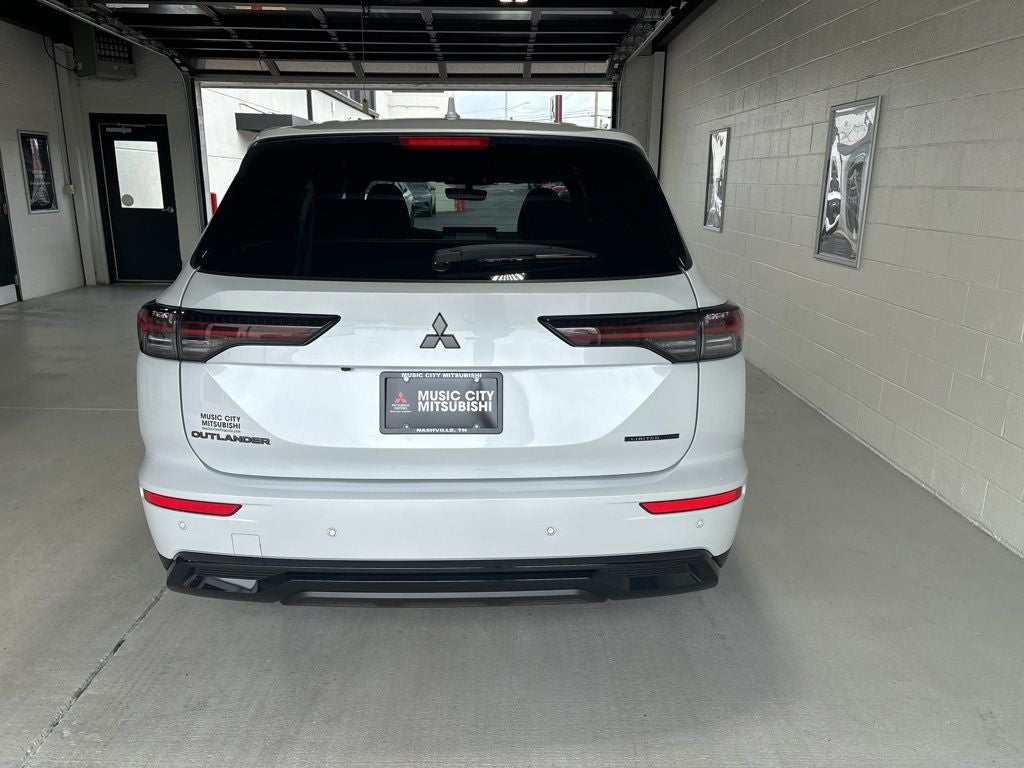 2026 Mitsubishi Outlander LE